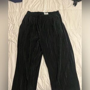 Abercrombie crinkle pants, cozy and cute for the holidays! Medium long.
